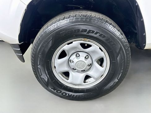 Used 2023 Toyota Tacoma SR AWD/4WD image 8