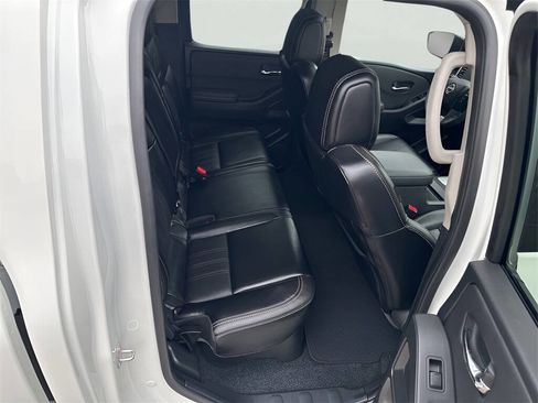Used 2024 Nissan Frontier SL w/ Technology Package image 33
