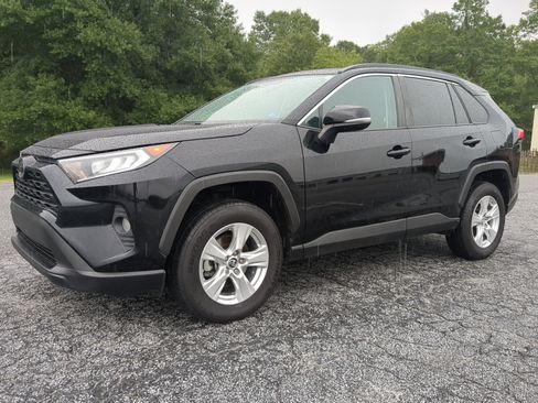 Used 2019 Toyota RAV4 XLE w/ Convenience Package FWD image 6