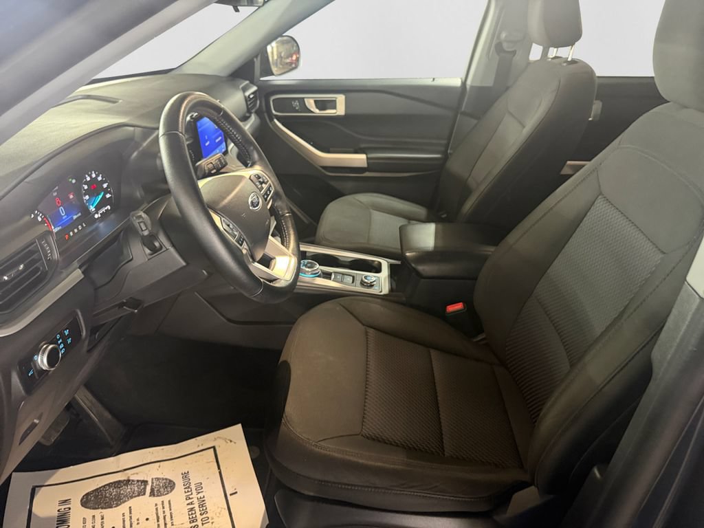 Used 2023 Ford Explorer XLT AWD/4WD image 26