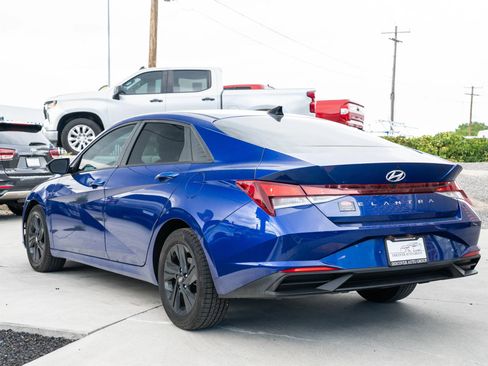 Used 2021 Hyundai Elantra SEL FWD image 5