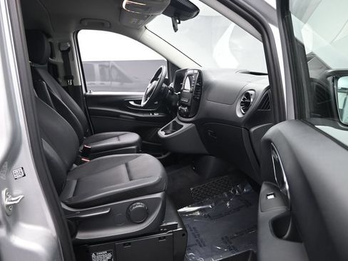 Used 2023 Mercedes-Benz Metris Passenger image 31