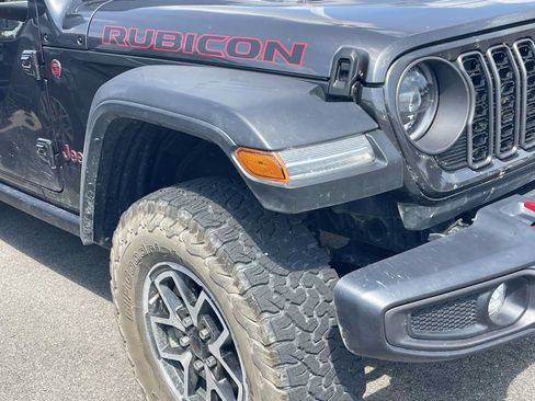 Used 2024 Jeep Wrangler Unlimited Rubicon w/ Convenience Group AWD/4WD image 7