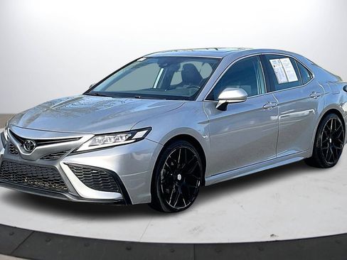 Used 2021 Toyota Camry SE image 4