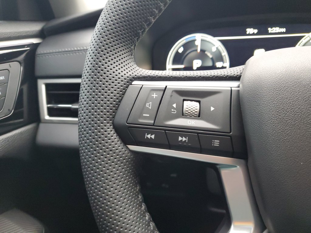 Used 2025 Mitsubishi Outlander SEL AWD/4WD image 19