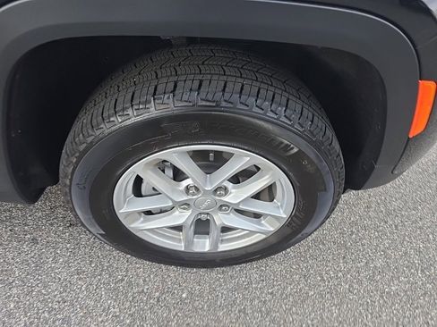 New 2025 Jeep Grand Cherokee 4WD image 9