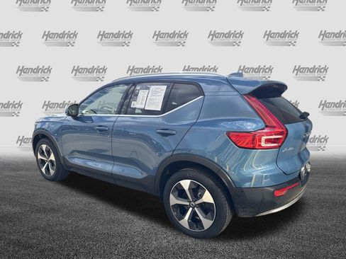 Used 2025 Volvo XC40 B5 Plus image 8