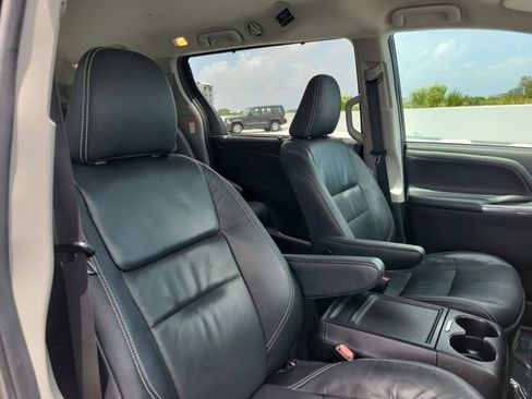 Used 2017 Toyota Sienna SE FWD image 20