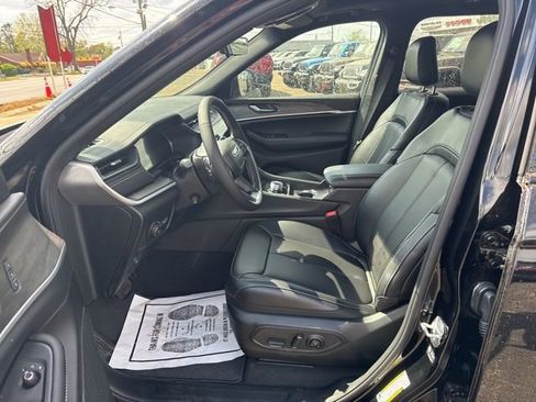 New 2026 Jeep Grand Cherokee L Limited w/ Luxury Tech Group II RWD image 10