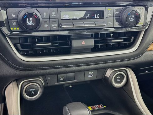 Used 2025 Toyota Grand Highlander AWD Hybrid image 23