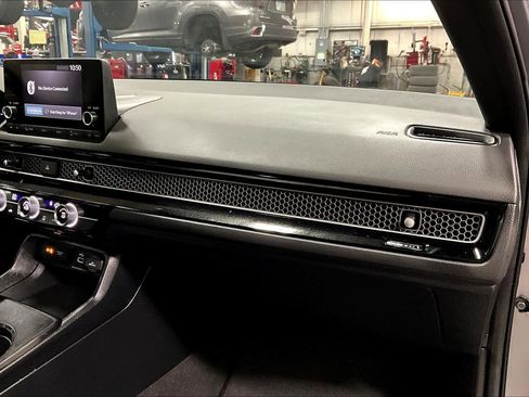 Used 2023 Honda Civic Sport image 16