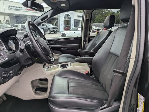 Used 2019 Dodge Grand Caravan SXT FWD image 22