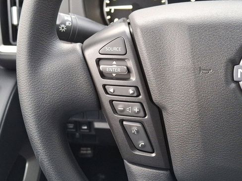 Used 2025 Nissan Frontier SV image 17