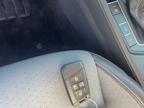 Used 2025 Volkswagen Jetta SE image 21