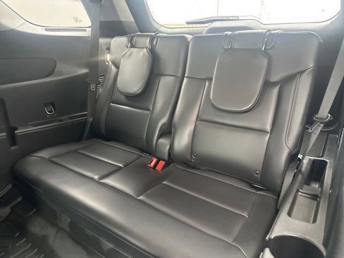 Used 2021 Ford Explorer XLT w/ Equipment Group 202A image 6