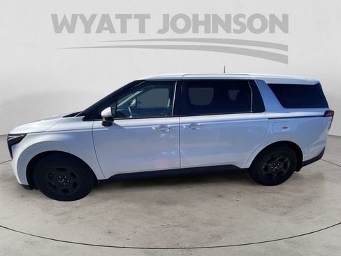 Used 2026 Kia Carnival LX FWD image 4