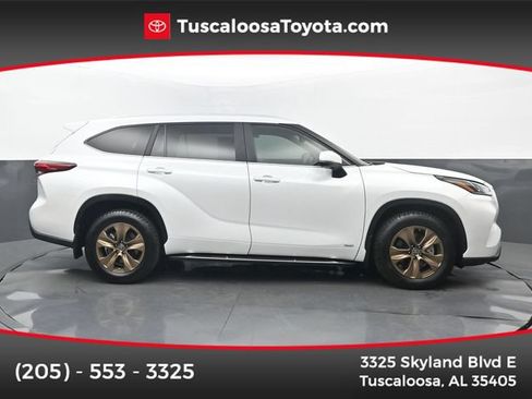 Used 2023 Toyota Highlander Bronze Edition AWD/4WD image 1