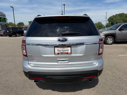 Used 2014 Ford Explorer XLT w/ Equipment Group 202A AWD/4WD image 4