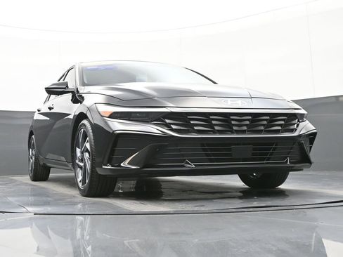 Certified 2024 Hyundai Elantra SEL w/ Convenience Package image 47