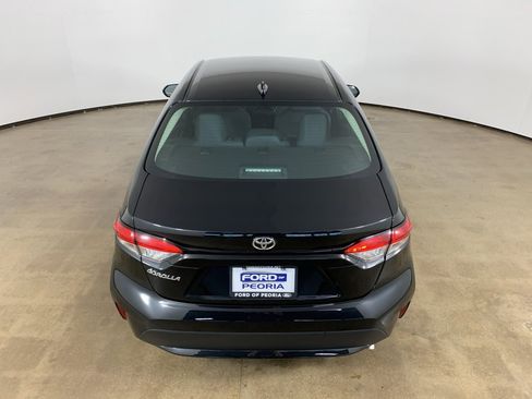 Used 2022 Toyota Corolla LE image 11