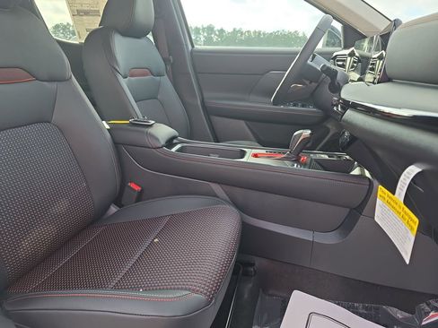 New 2026 Nissan Kicks SR FWD image 13