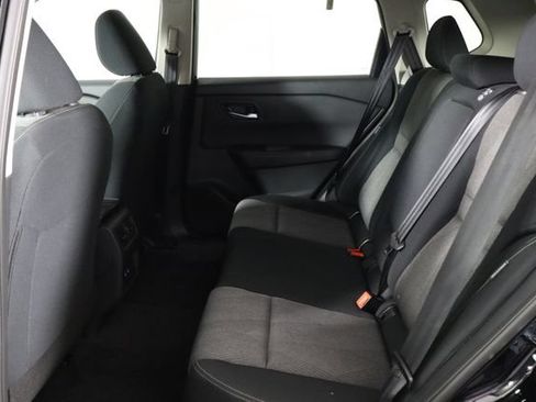 Used 2026 Nissan Rogue SV FWD image 17
