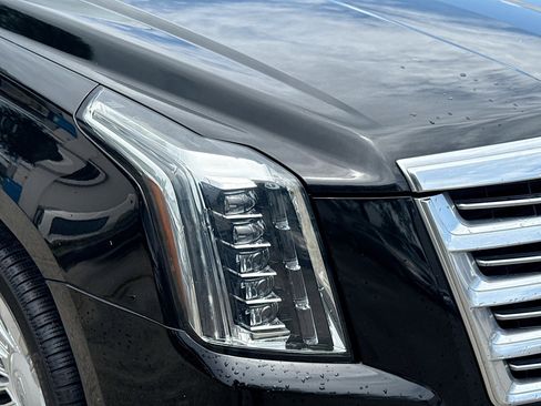 Used 2018 Cadillac Escalade Platinum RWD image 34