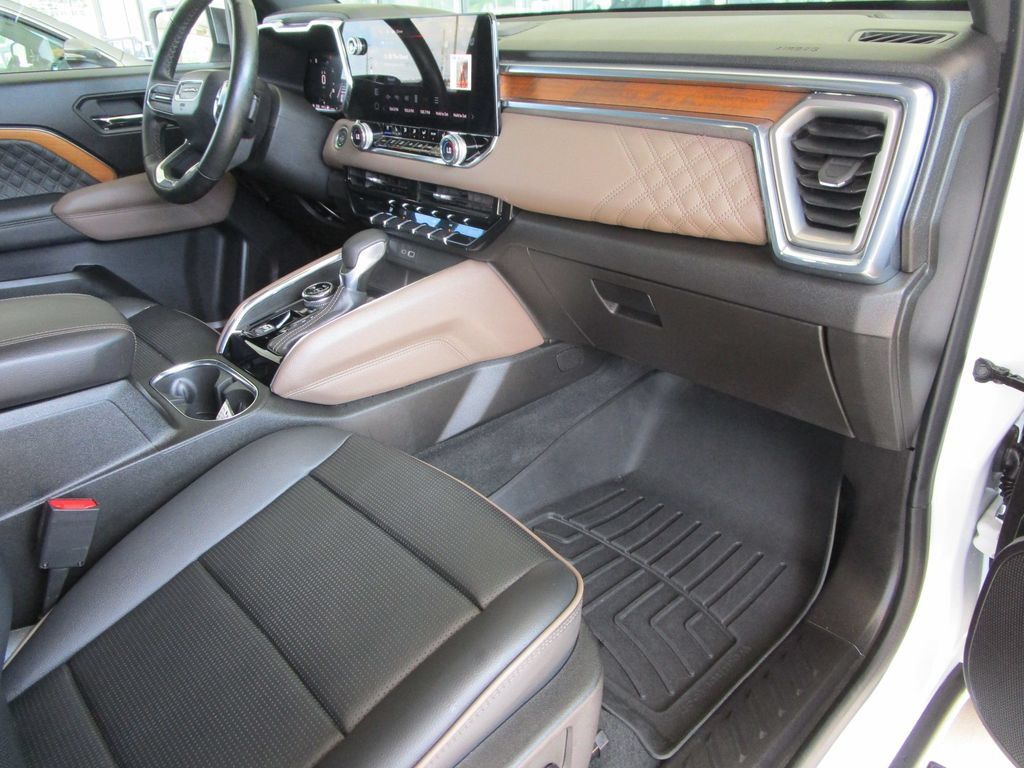 Used 2024 GMC Canyon Denali AWD/4WD image 29