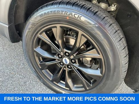 Used 2022 Ford Explorer XLT w/ Equipment Group 202A AWD/4WD image 26