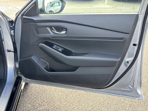 Used 2025 Honda Accord Touring image 12