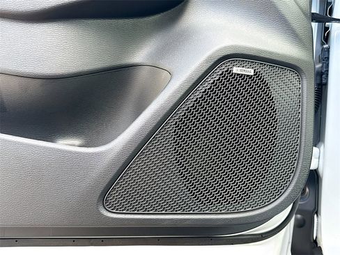 New 2025 Mitsubishi Outlander SE image 19