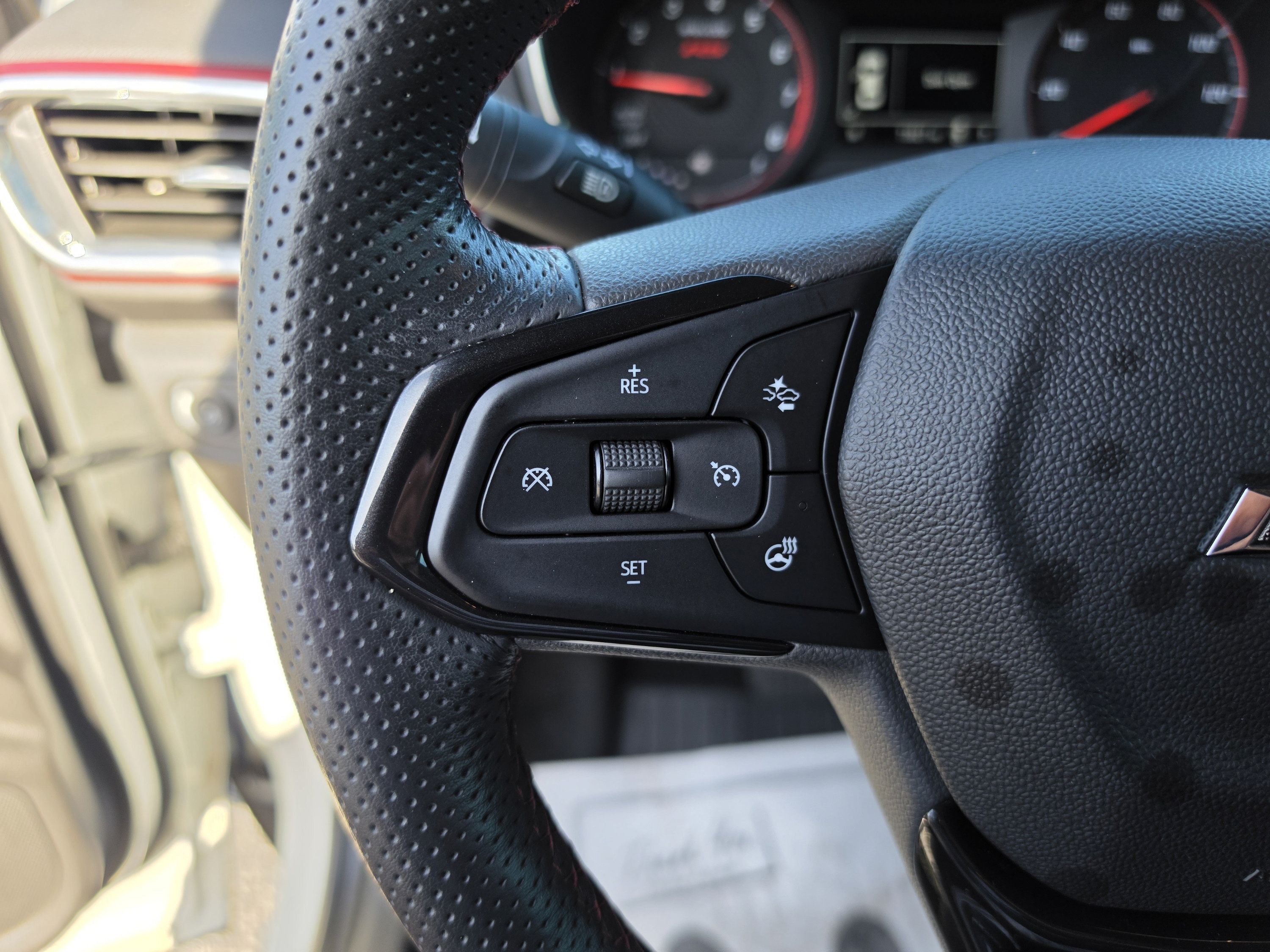 Used 2023 Chevrolet TrailBlazer RS FWD image 32