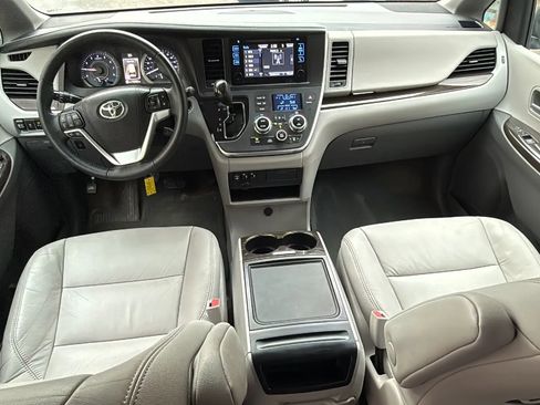 Used 2017 Toyota Sienna XLE w/ XLE Navigation Package image 30