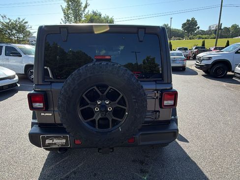 Used 2025 Jeep Wrangler Unlimited Sport AWD/4WD image 9