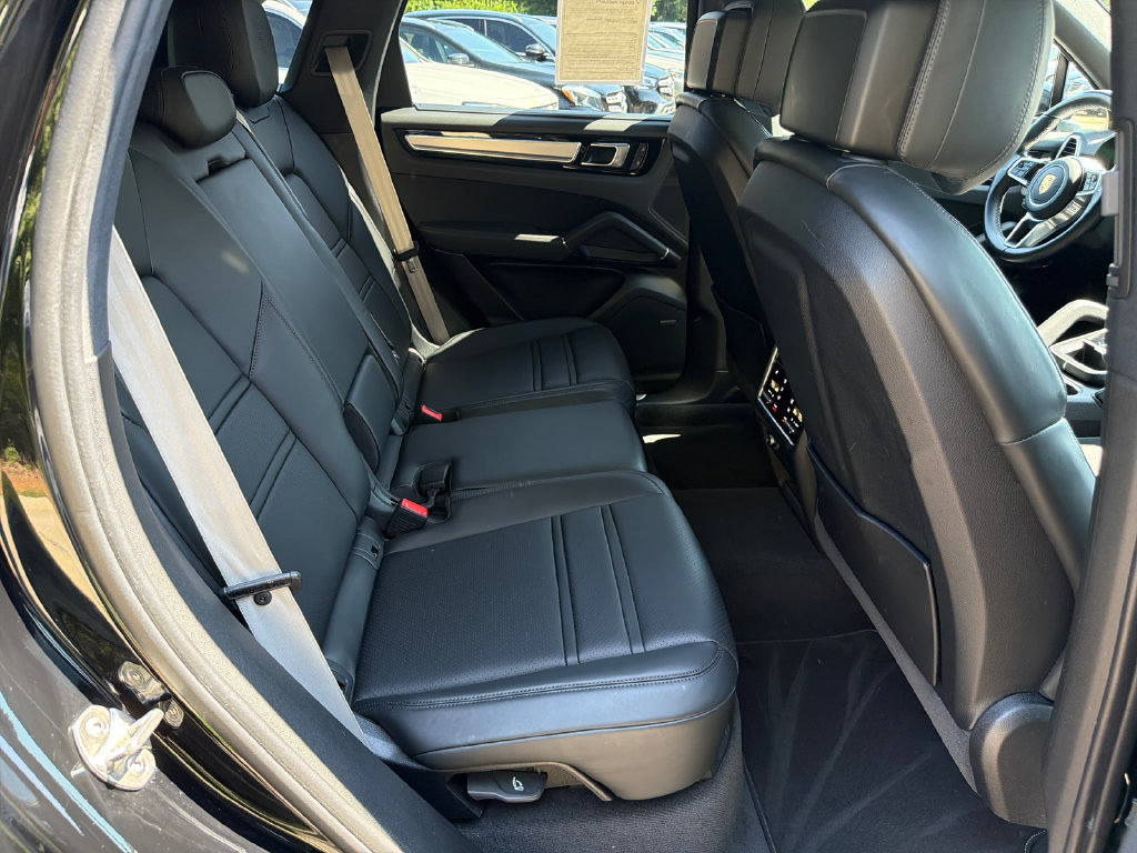 Used 2022 Porsche Cayenne Platinum Edition w/ Premium Package Plus AWD/4WD image 15