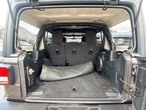 Used 2023 Jeep Wrangler Unlimited Rubicon image 30