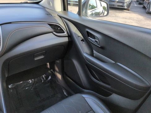 Used 2019 Chevrolet Trax LT w/ LT Convenience Package FWD image 16