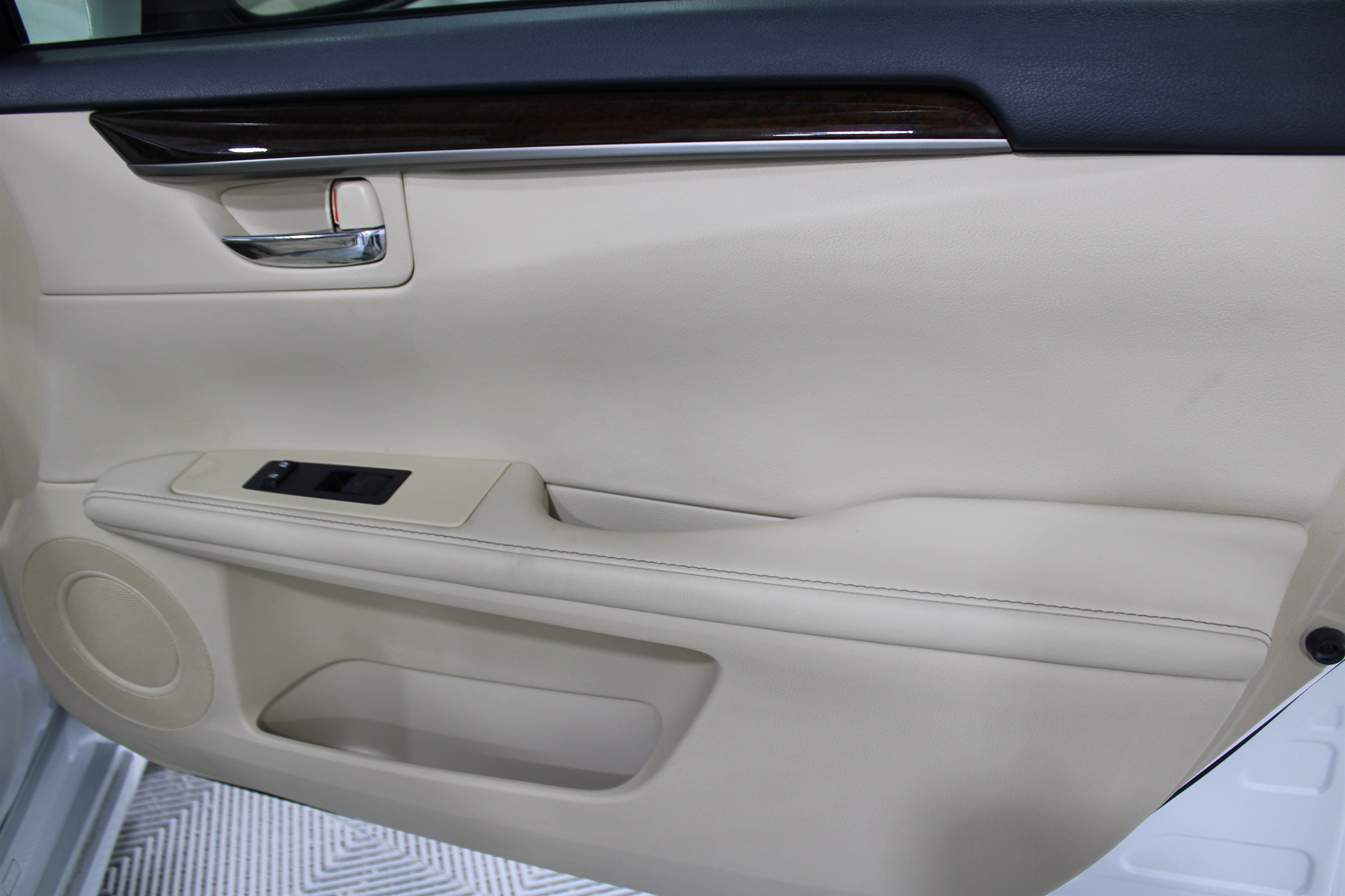 Used 2015 Lexus ES 350 w/ Luxury Package FWD image 34