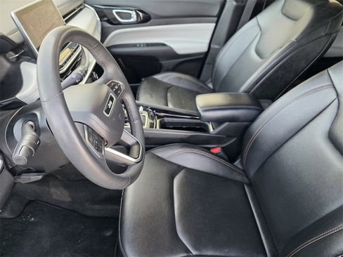 Used 2019 Jeep Cherokee Trailhawk image 10