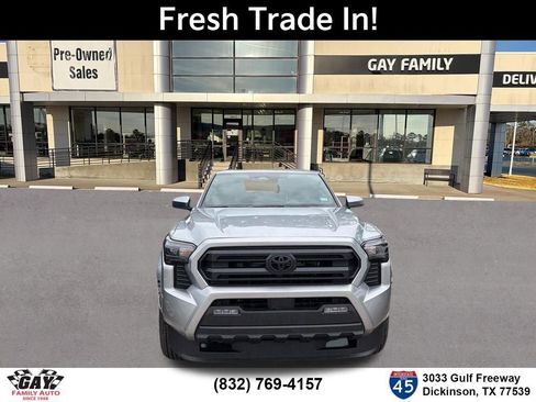 Used 2025 Toyota Tacoma SR5 AWD/4WD image 2