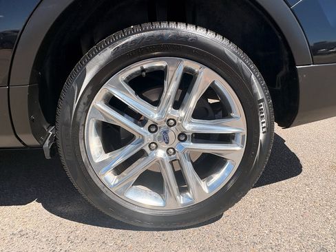 Used 2017 Ford Explorer XLT w/ Equipment Group 202A AWD/4WD image 9