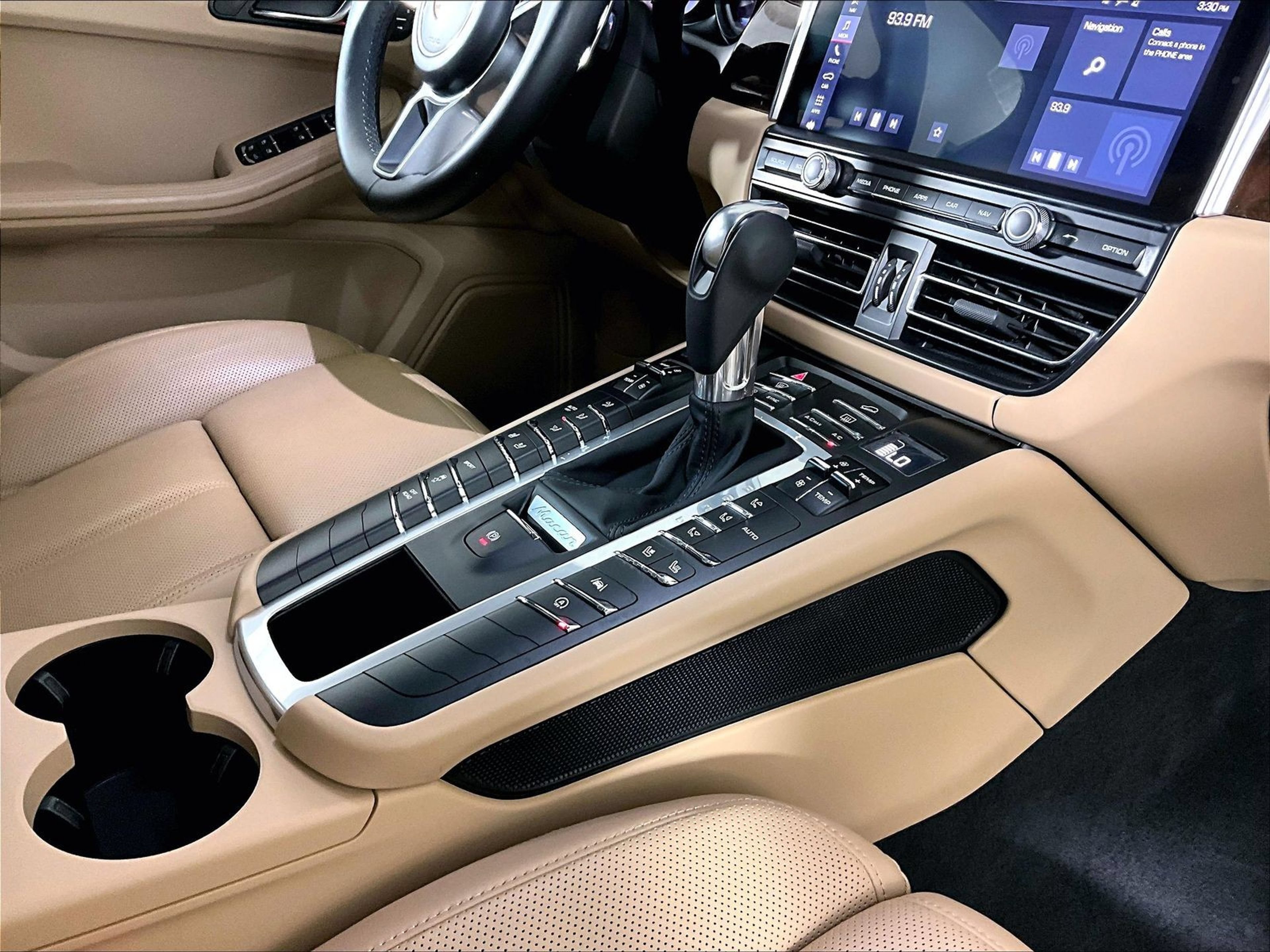 Certified 2021 Porsche Macan S AWD/4WD image 16