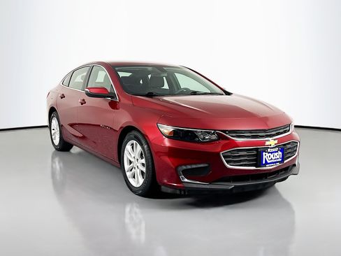 Used 2017 Chevrolet Malibu LT FWD image 3