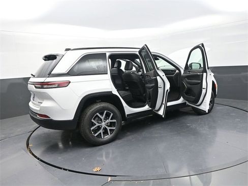 New 2025 Jeep Grand Cherokee Limited w/ Luxury Tech Group II image 31