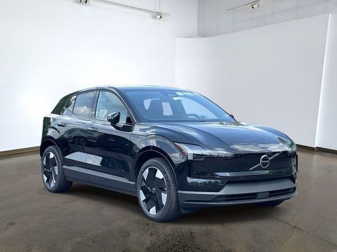 New 2026 Volvo EX30 Plus RWD image 3