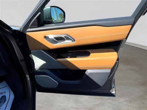 Used 2019 Land Rover Range Rover Velar R-Dynamic SE image 31