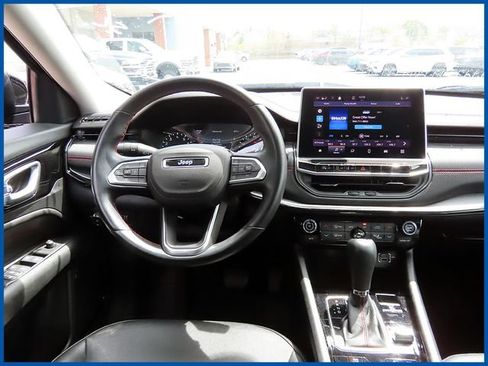 Used 2022 Jeep Compass Trailhawk w/ Trailhawk Convenience Group AWD/4WD image 4