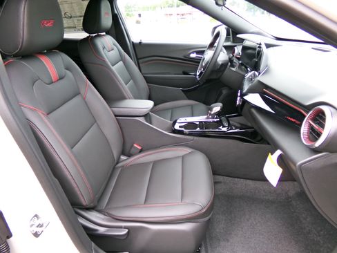 New 2026 Chevrolet Trax RS w/ Sunroof Package FWD image 16