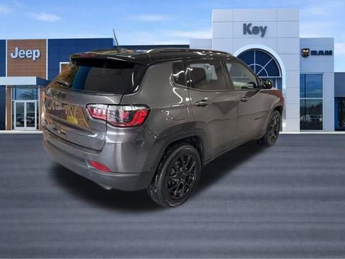 Used 2022 Jeep Compass Altitude w/ Sun and Sound Group image 7