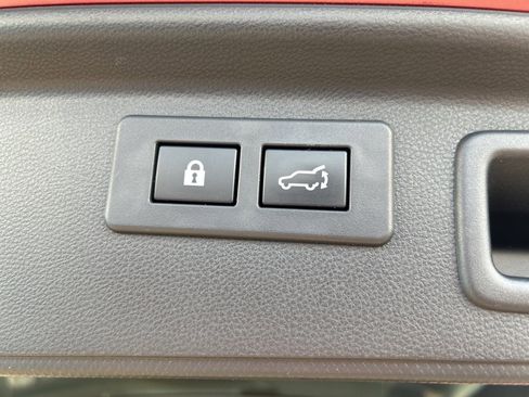 Used 2022 Subaru Forester Limited image 9